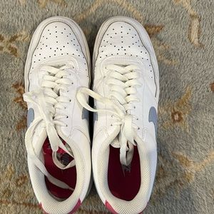 Women’s Nike sneakers